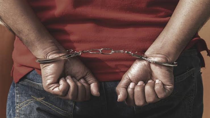 इन्स्पेक्टरको नक्कल गरेर सर्वसाधारणलाई झुक्याउने युवक पक्राउ