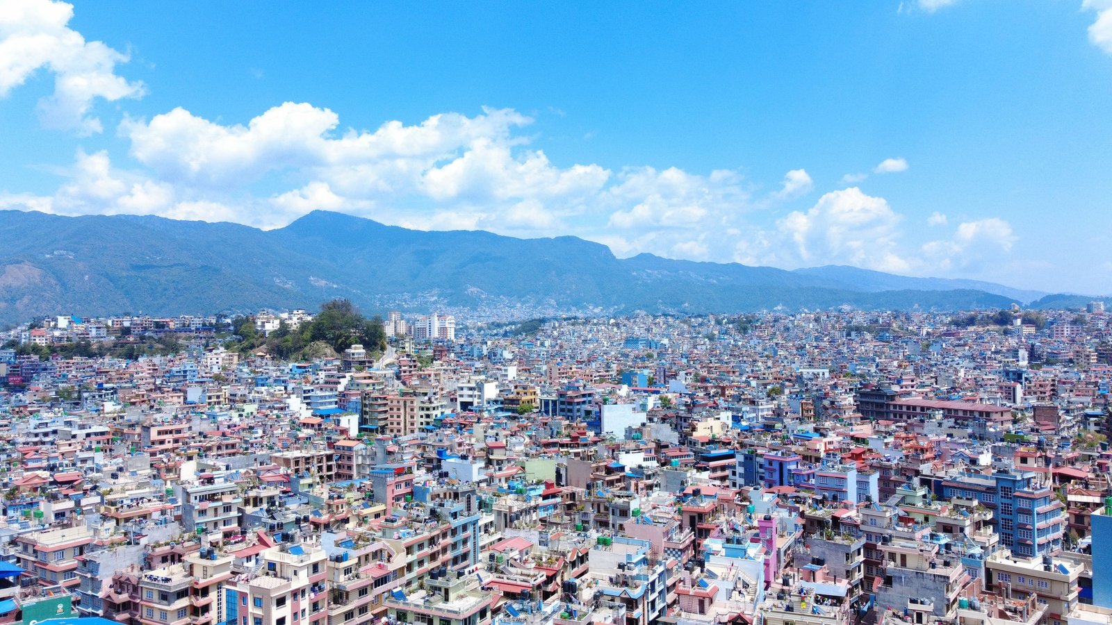 वर्षा र हावाहुरीपछि काठमाडौँको वायु गुणस्तर सुधार, ‘राम्रो’ श्रेणीमा झर्‍यो